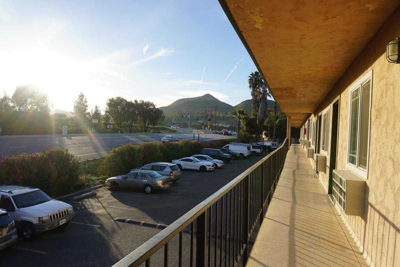 Americas Best Value Inn Thousand Oaks Extérieur photo