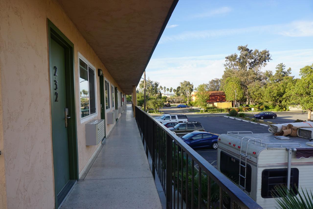 Americas Best Value Inn Thousand Oaks Extérieur photo