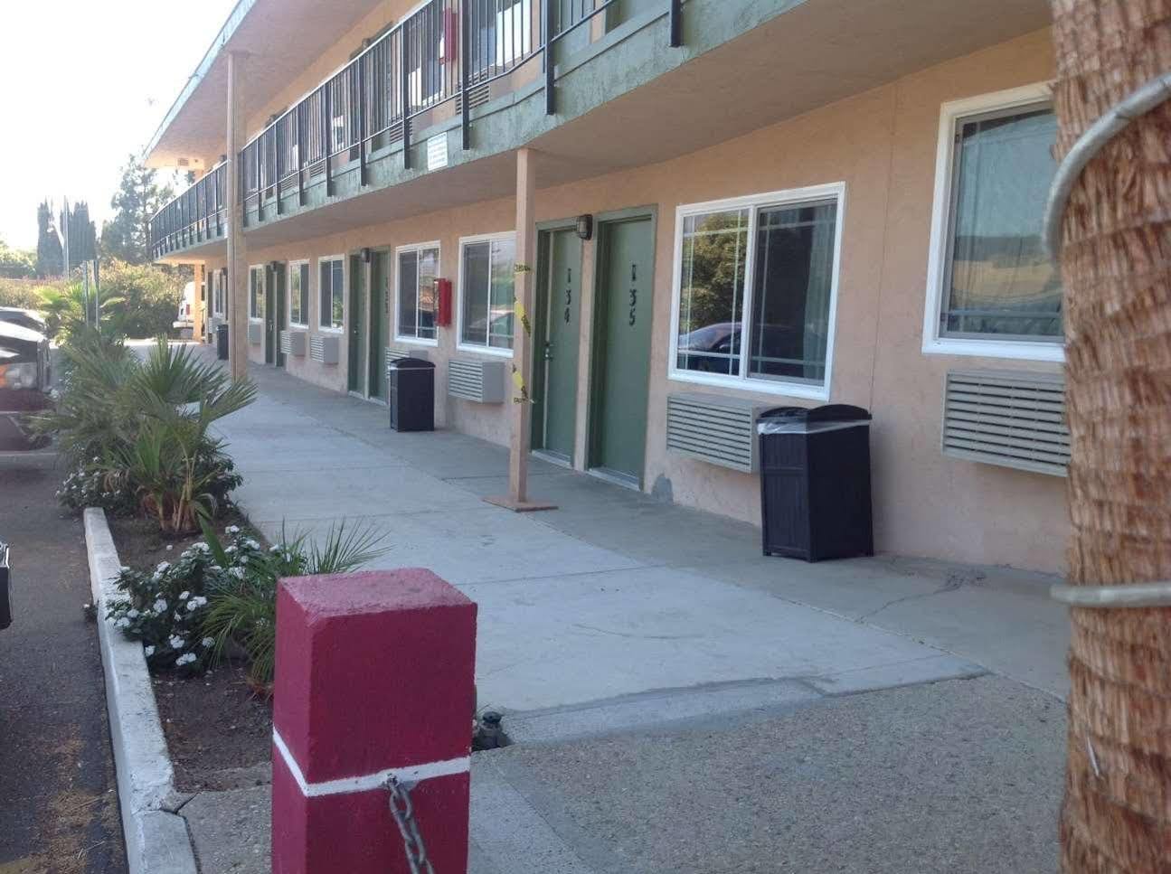 Americas Best Value Inn Thousand Oaks Extérieur photo